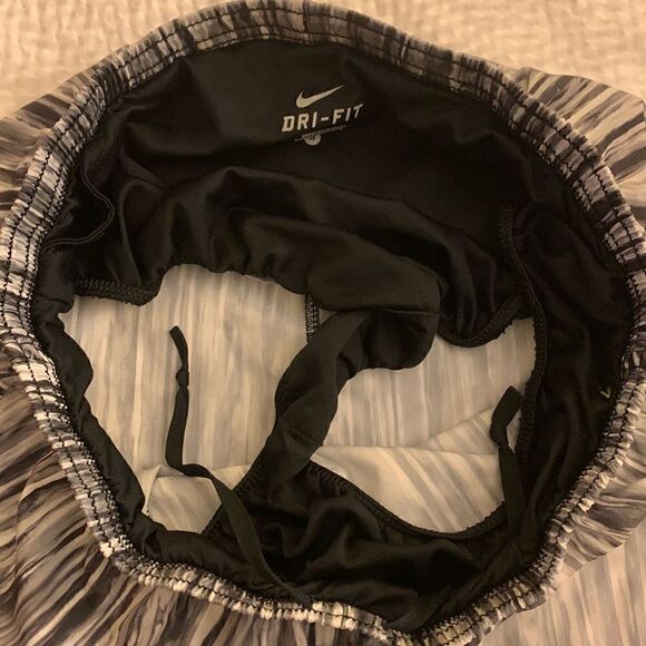 NIKE, Dri-fit, small, lined with drawing, like new condition - Picture 4 of 10